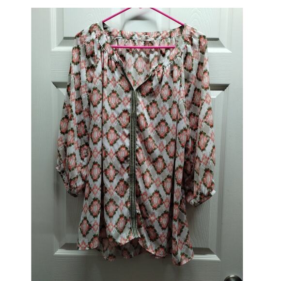 Dept 222 Women's Plus Size 1X Green Pink Ikat Boho 3/4 Sleeves Split Neck Top - Picture 1 of 8